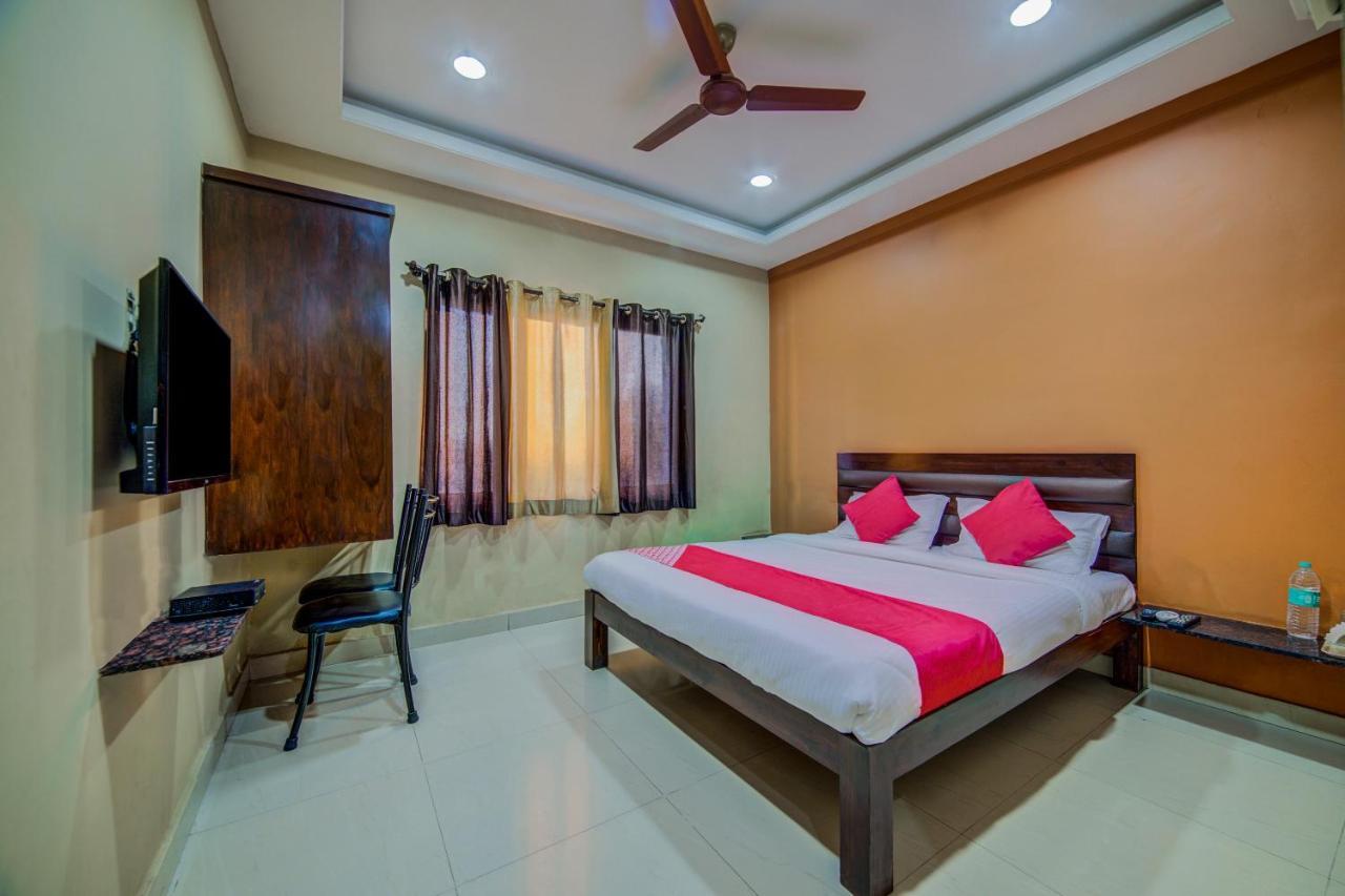 Oyo 18431 Hotel Celestee Grand Hyderabad Exterior foto
