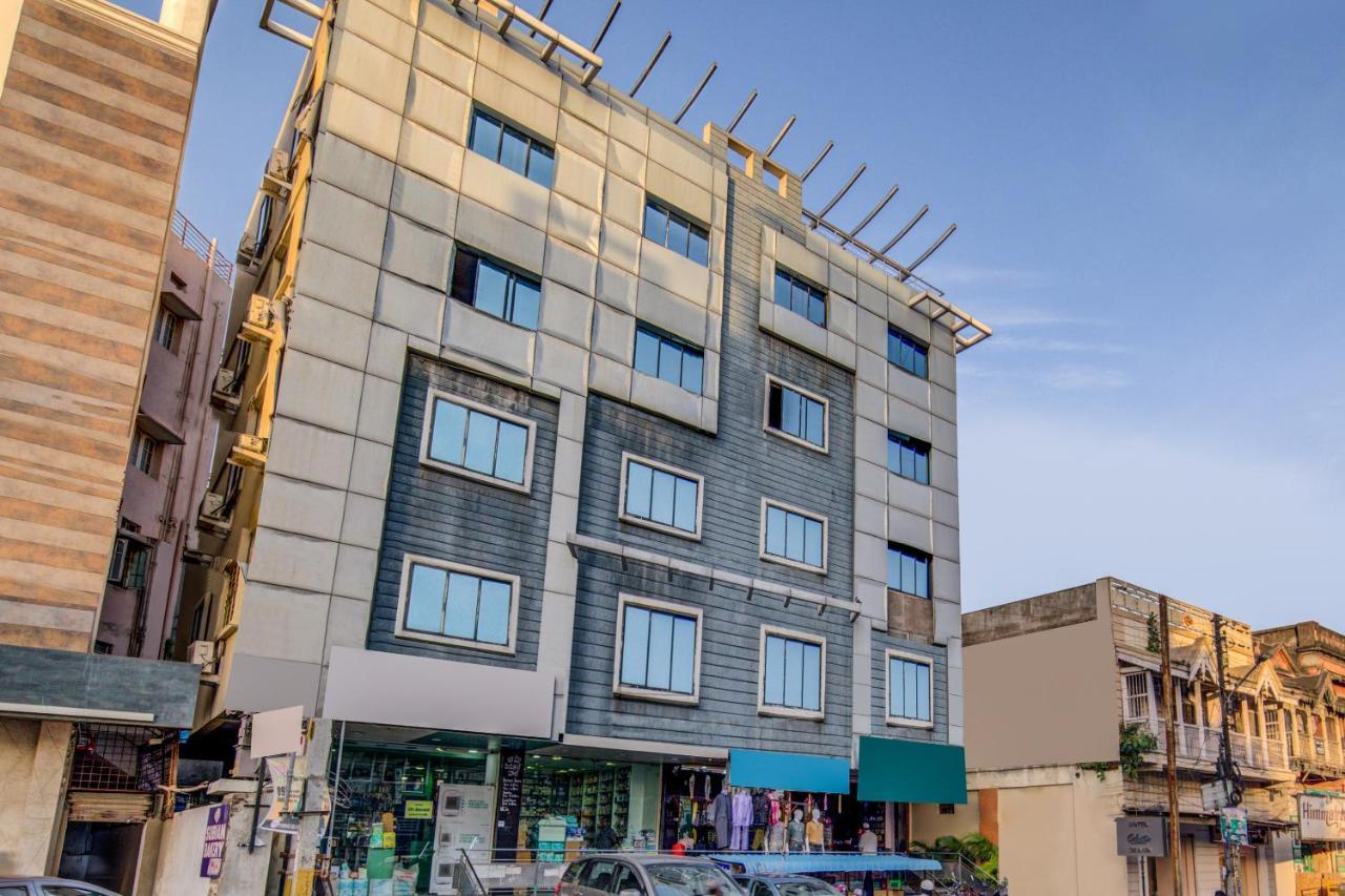 Oyo 18431 Hotel Celestee Grand Hyderabad Exterior foto