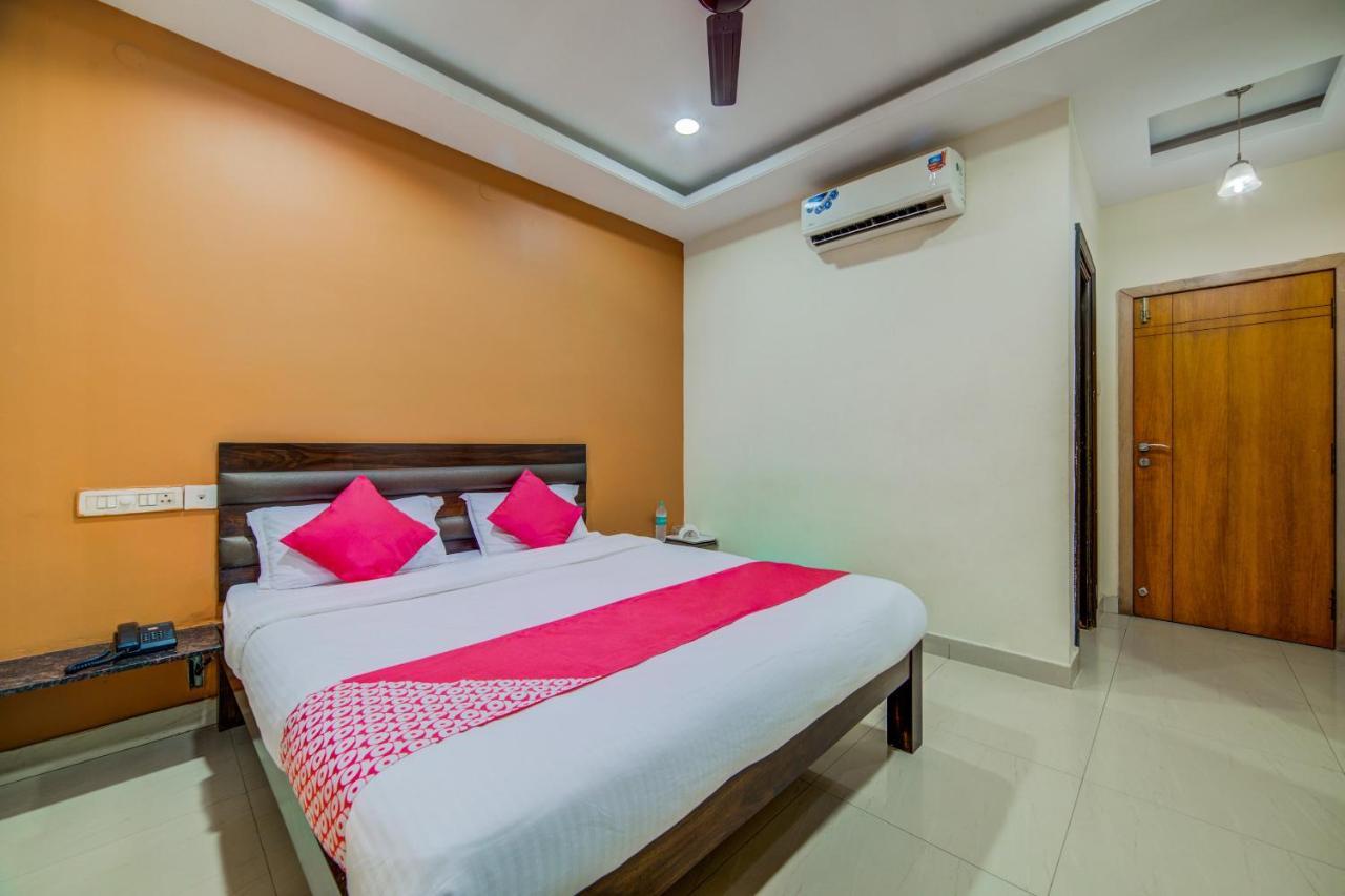 Oyo 18431 Hotel Celestee Grand Hyderabad Exterior foto